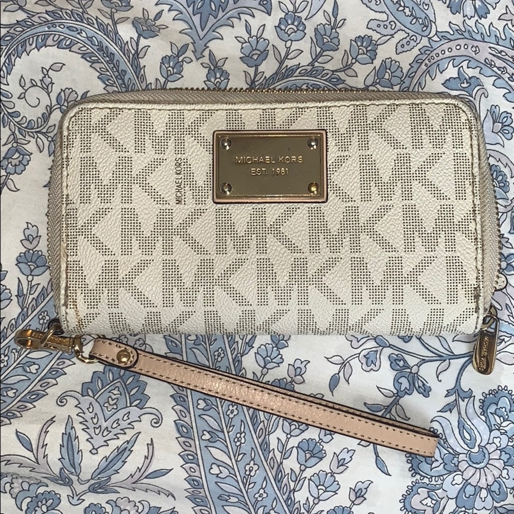 MICHAEL MICHAEL KORS Continental Wristlet